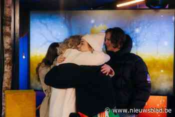 Dikke knuffel in Warmste Huis voor warme actie van Ingrid Boumans die mét zwachtels wandelde voor De Warmste Week