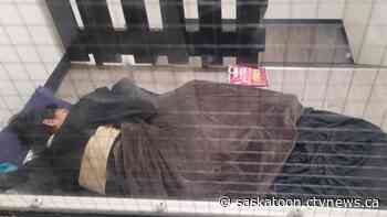 'People prop the doors open': Saskatoon resident concerned as people shelter in her stairwell