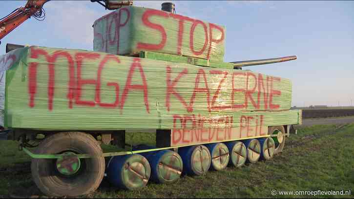 Flevoland - Nieuwsoverzicht 24/12 | Tank als protest tegen kazerne  • Casino openen wordt lastig