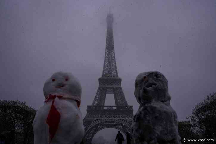 Fire alarm scare forces evacuations from Eiffel Tower
