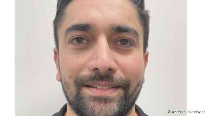 Abbotsford truck driver honoured for driving 3 hours to return a purse with money, jewelry to rightful owner