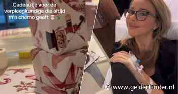 Kerstwens Emma Heesters vanuit ziekenhuis: ‘Cadeautje voor verpleeg­kun­di­ge die mijn chemo geeft’