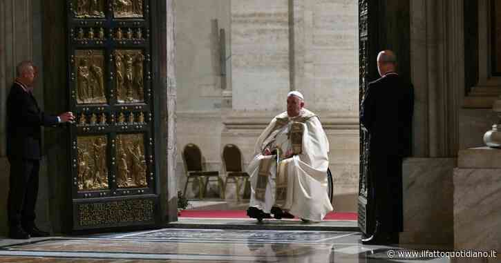 Aperta la Porta Santa, via al Giubileo. Il Papa: “Desolato per i bimbi mitragliati e le bombe sulle scuole. Alzare la voce contro ingiustizie”