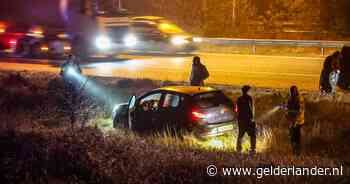 Auto slaat over de kop op de A50