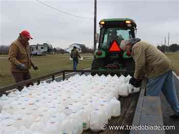 Wood County hamlet lights up 'in the spirit of Christmas'