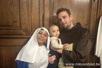 Geboren op Pasen, gedoopt op kerst: baby Nolan krijgt doop tijdens Truiense middernachtmis