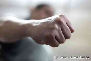 Man verliest pink nadat buurman hem beet, maar die ontkent: “Dit kan enkel een agressieve hond”