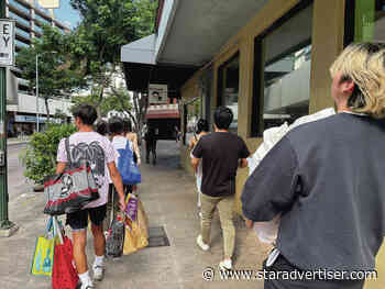 JABSOM students bring holiday cheer to houseless communities