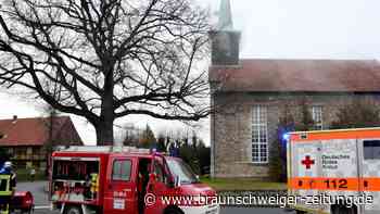 Feuerwehreinsatz in Beuchte: Holzaltar brennt in Kirche