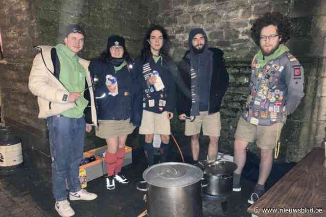 Chiro Tempo verwarmt kerkgangers van middernachtmis Sint-Lambertuskerk met glühwein en chocomelk