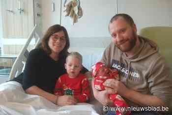 Milan kwam vlak voor Kerstmis ter wereld: “Het ging allemaal razendsnel”