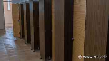 Frau spürte Smartphone am Bein: Deutscher auf Mallorca festgenommen - filmte er auf Toilette?