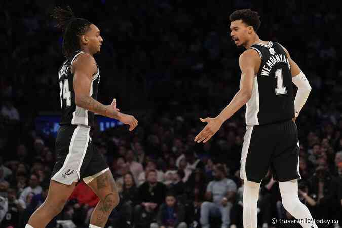Bridges scores season-high 41, Knicks withstand Wembanyama’s monster Christmas debut to edge Spurs