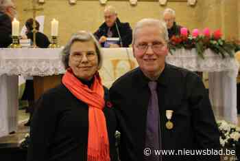 Luc De Vos (80) jaar zingt 60 jaar in Sint-Franciscuskoor: “Ik als tenor, mijn vriendin Angeline als sopraan”