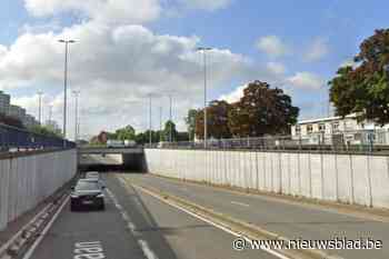Tunnel aan rotonde zwembad tijdelijk afgesloten: “Nieuwe leuning voor betere zichtbaarheid”