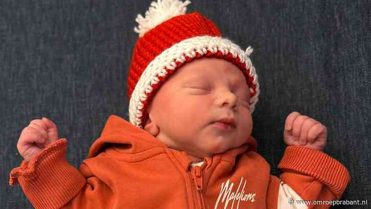 Kerstkindje Kenny na urenlange bevalling op wereld gekomen