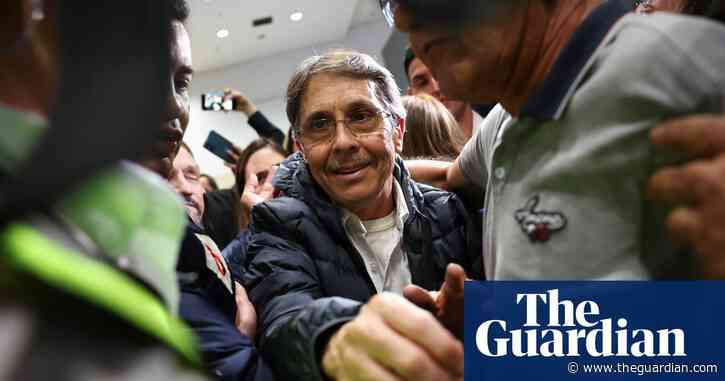 Ex-drug lord Fabio Ochoa walks free in Colombia after 20 years in US prisons