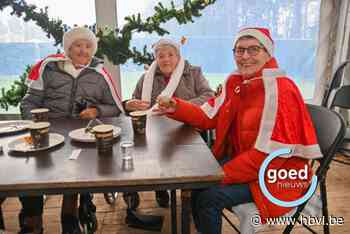 Bewoners WZC De Bekelaar genieten van uitstap naar kerststal Raak Kattenbos