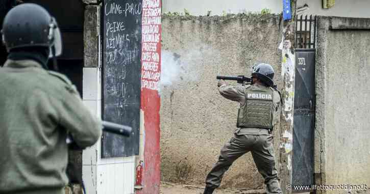 Mozambico, 6mila detenuti evasi dal carcere di massima sicurezza: 33 morti. L’opposizione: “C’è un piano dietro le violenze e i saccheggi”