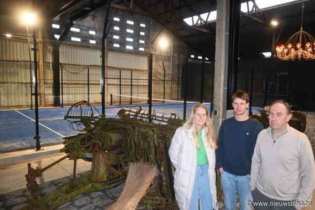 Familie Verschaeve pakt uit met padellen in oude vlasschuur: “Prachtig project voor sporters en voor iedereen die geïnteresseerd is in het verleden”