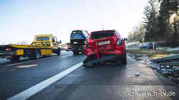 Mädchen schwer verletzt: Elf Fahrzeuge kollidieren auf A9 in Thüringen