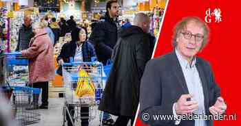 De supermarkt was gewoon open, alsof de doordeweekse dag het voorgoed gewonnen had van het kerstfeest