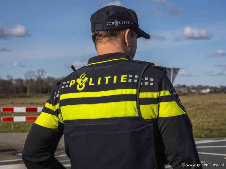 Dronken man rijdt met auto Markt in Wageningen op, omstanders komen met schrik vrij