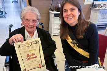 Rosa blaast 101 kaarsjes uit