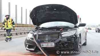 Auto schleudert gegen Mittelleitplanke und kommt auf rechtem Fahrstreifen zu stehen