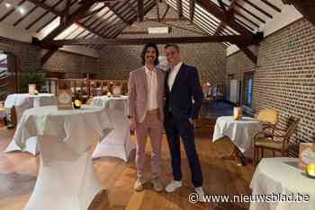 John (44) en Alejandro (37) heropenen feestzaal en pakken uit met maandelijks afterwork-event: “Na een drukke werkdag swingen op de warme ritmes van Colombia”