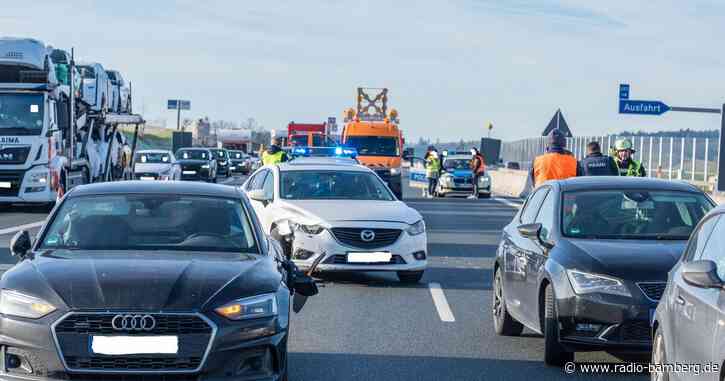 Fünf Autos kollidieren auf der A3
