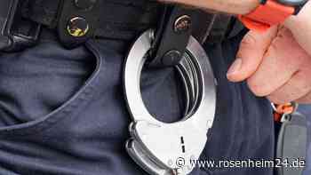 Weihnachten im Gefängnis: Polizei nimmt mit Haftbefehlen gesuchten Mann (58) fest