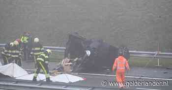 Zes gewonden bij zwaar ongeluk op de Afsluitdijk; weg richting Noord-Holland afgesloten