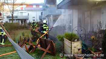 Brand in Stephanskirchen: Flammen aus Batterien und Gaskartuschen schlagen Polizisten entgegen