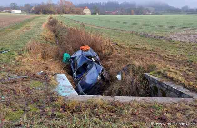 FW Horn-Bad Meinberg: Schwerer Verkehrsunfall am Freitag Vormittag - eine Person bei Alleinunfall im PKW eingeschlossen