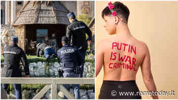 San Pietro, attivista in topless tenta di rimuovere il bambinello dal presepe in Vaticano