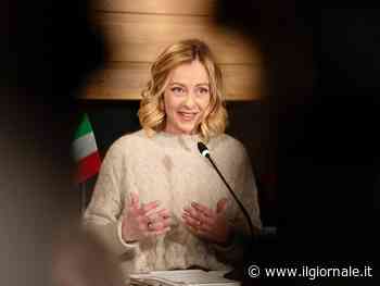 Meloni stappa champagne, le cattiverie di Travaglio e Cecilia Sala: quindi, oggi...