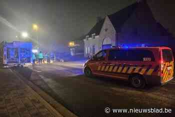 Vuur open haard slaat over op zetel: koppel naar ziekenhuis en huis onbewoonbaar