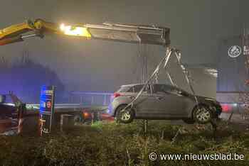 Auto belandt in haag in Tongeren