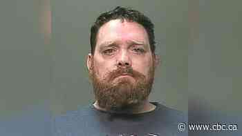 Winnipeg police still looking for 1 of 2 men in connection with drug bust