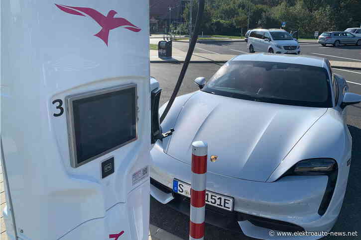 Diese 7 großen E-Autos laden in der Pinkelpause am meisten Kilometer nach