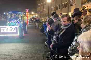“Er kwam precies geen einde aan de stoet”: Bewoners WZC Czagani genieten met volle teugen van kerstrun met tractoren