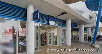 Romford shopping centre enters change of use bid for former GAP clothing store