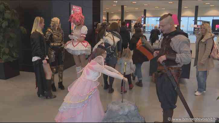 Almere - Almeerse bieb getransformeerd tot mythische wereld met elfen en ridders