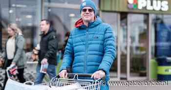 Deze supermarkt sluit bijna, dus slaan klanten hun slag tijdens leegverkoop met dikke korting