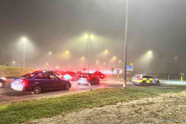 Politie legt illegale tuningmeeting met zo’n 300 voertuigen stil op Europark in Lanaken: “Niet veel kunnen driften”