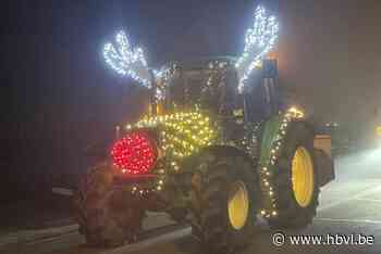 150 verlichte tractoren verdrijven mist tussen Bree en Bocholt even naar de achtergrond