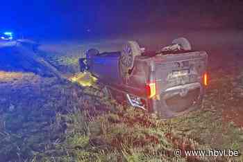 Auto over de kop in Heers: “Vader gaf mij de baby via koffer aan”