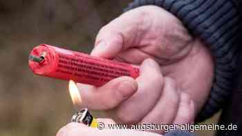 Unbekannte werfen Feuerwerkskörper vor Auto auf der B17