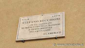 Acca Larentia, nella notte spunta la targa dei camerati: "Va rimossa"